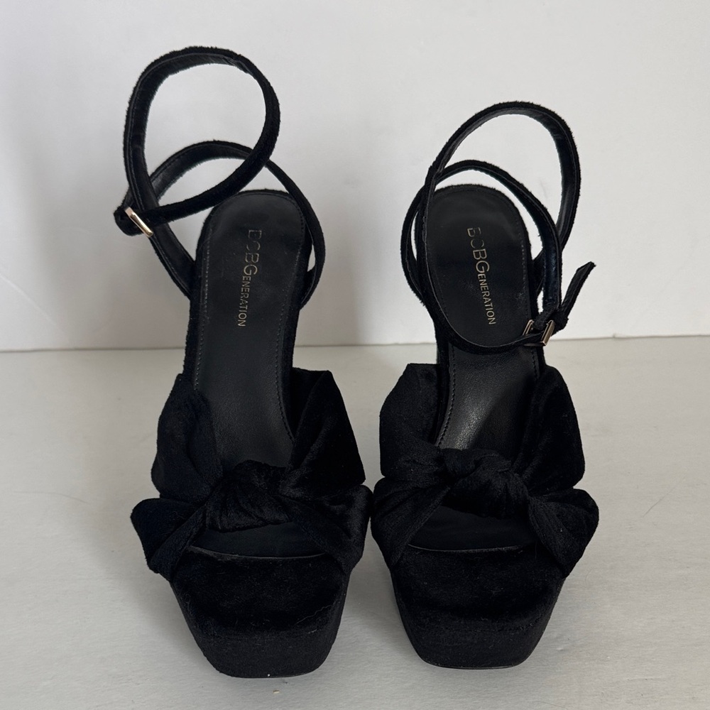BCBGeneration Black Velvet Platform Heels shoe size 7.5B - Picture 2 of 8